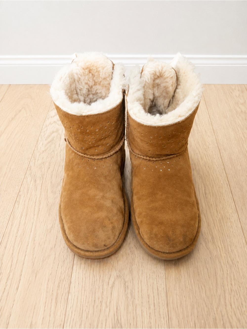 UGG Bailey Bow Eyelet Suede Boots Chestnut Girls Size 4